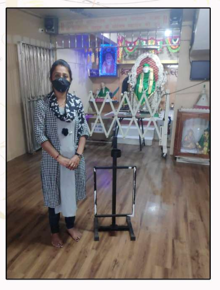 કોવિડ-19 દરમ્યાન માસ્ક અને સેનિટાઇઝર વિતરણ - મંદિર અને પોલિસ