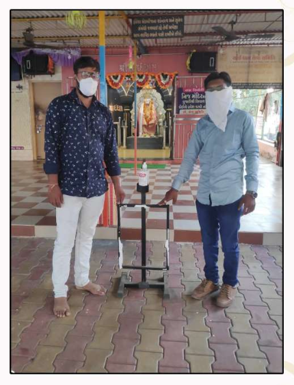 કોવિડ-19 દરમ્યાન માસ્ક અને સેનિટાઇઝર વિતરણ - મંદિર અને પોલિસ