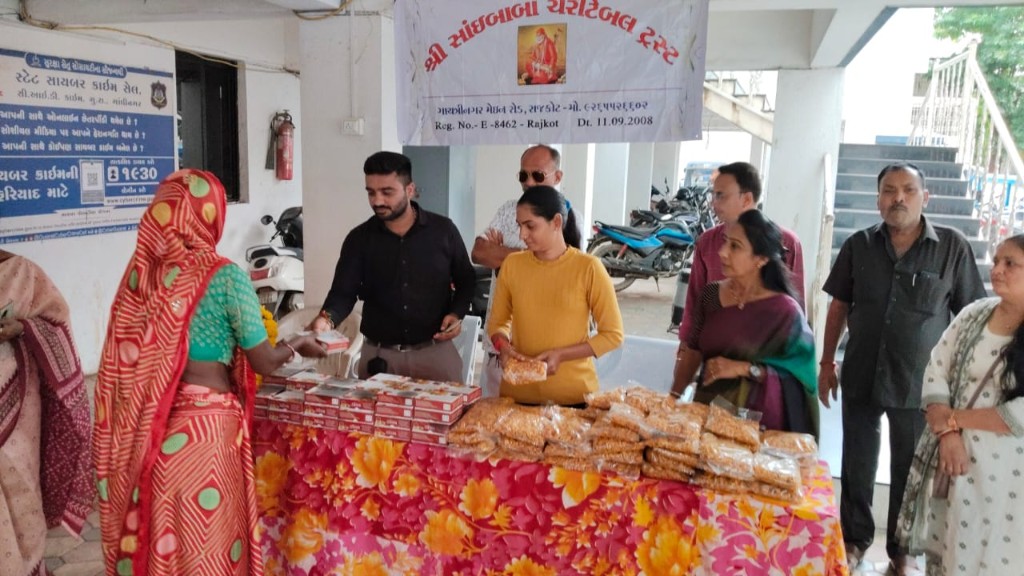સાતમ આઠમ નિમિત્તે ફરસાણ અને મીઠાઈ વિતરણ - અંદાજે 400 થી સાડા ચારસો જરૂરિયાતમંદ પરિવાર, ગાંધીગ્રામ પોલીસ સ્ટેશન, રાજકોટ