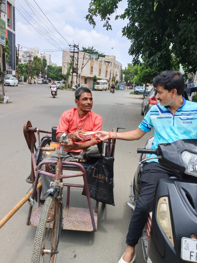 સાતમ આઠમ નિમિત્તે ફરસાણ અને મીઠાઈ વિતરણ - અંદાજે 400 થી સાડા ચારસો જરૂરિયાતમંદ પરિવાર, ગાંધીગ્રામ પોલીસ સ્ટેશન, રાજકોટ
